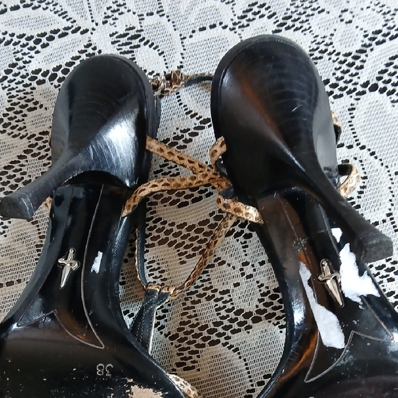 Cream and Black Strappy Sandals Cesare Paciotti - Picture 6 of 11